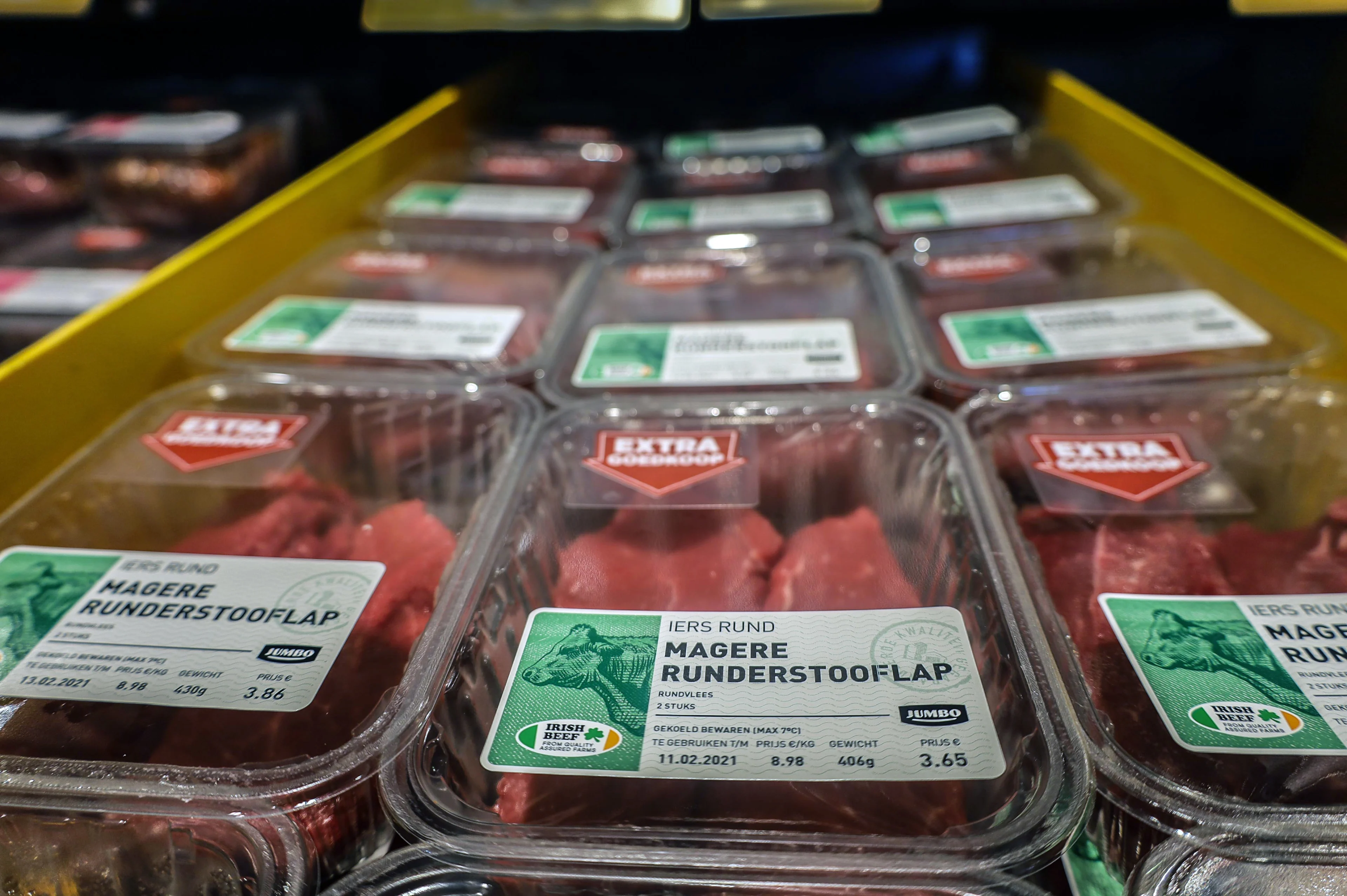Prijs hamburgers, biefstuk en rundergehakt naar recordhoogte door schaarste