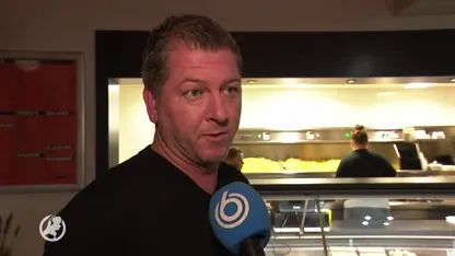 Man stapt met enorme hoofdwond cafetaria Schijndel binnen