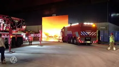 Urenlange stank door brand in afvalberg Vlaardingen