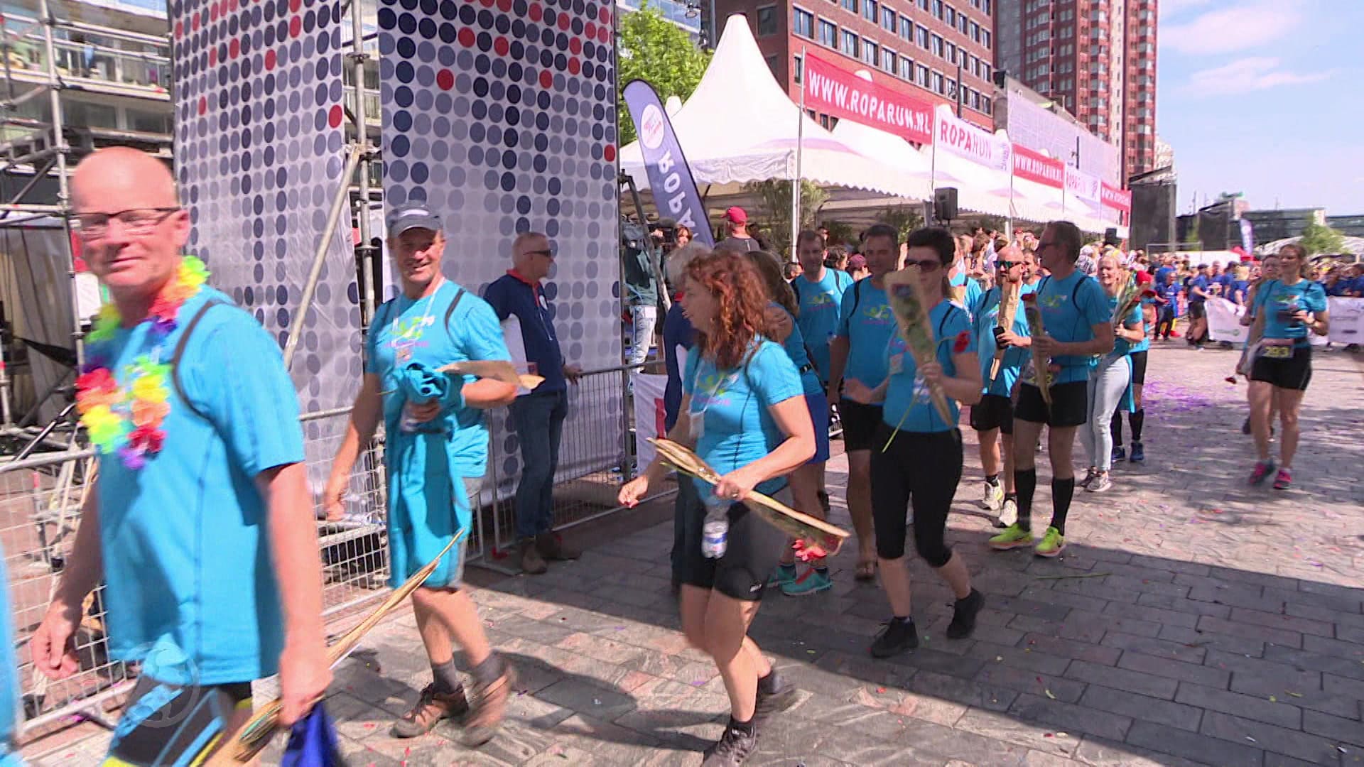 Nienke glansrijk over de finish Roparun