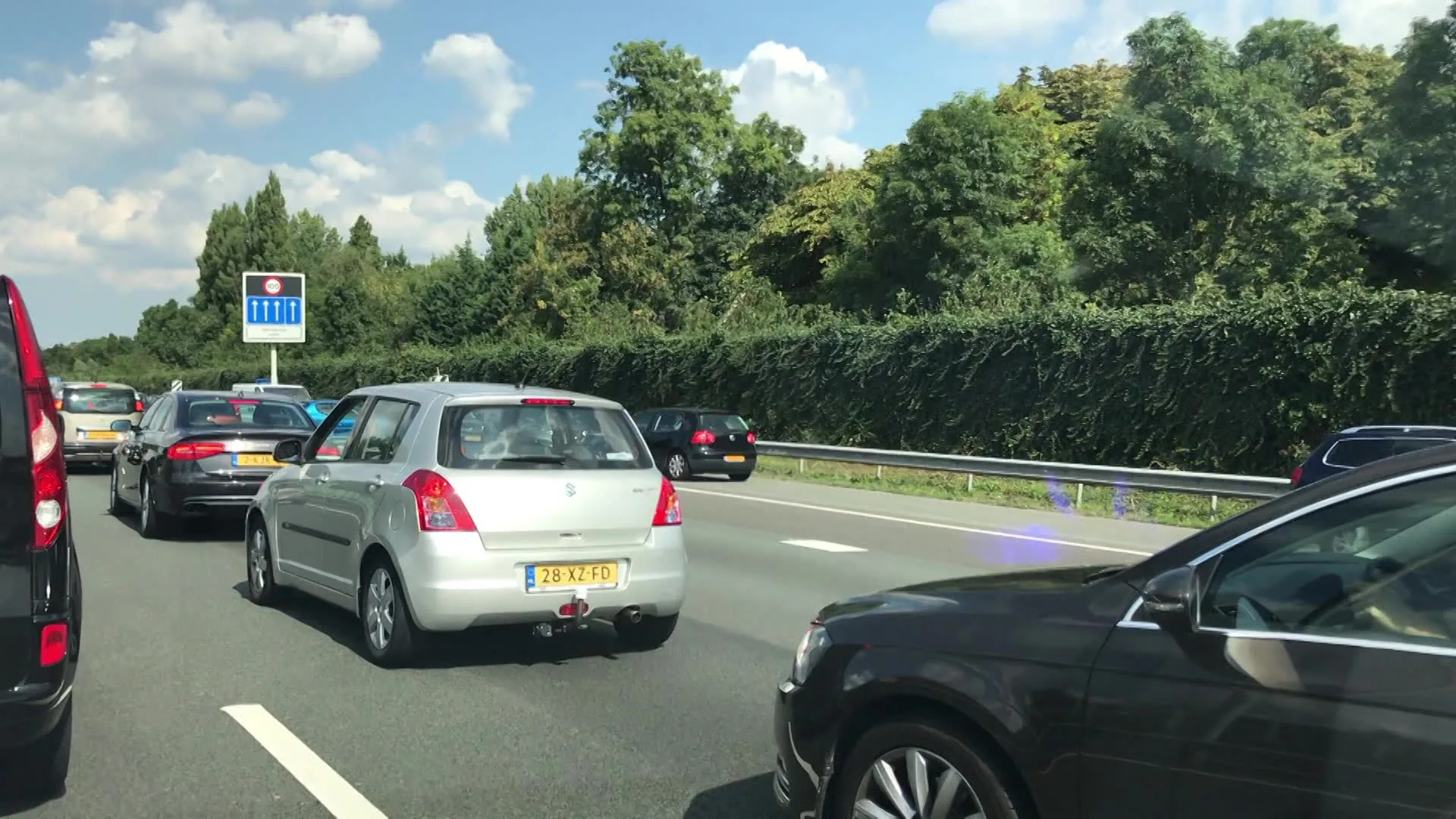 Verkeersaso's blokkeren ambulance op A13 bij Den Haag