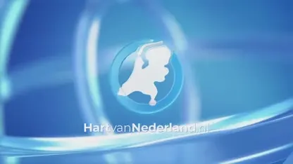 Vlammen slaan meters uit het dak bij boerderijbrand bij Purmerend