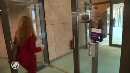 Een derde van de Nederlanders blijft handen schudden, ondanks advies Rutte