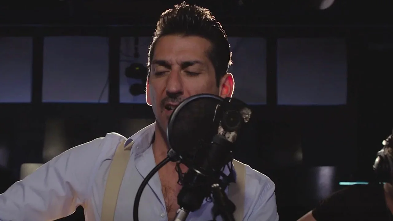 Danny Vera covert Russian Roulette van Rihanna