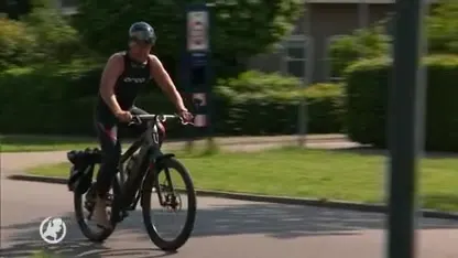 Christiaan zwemt met Maarten mee voor broer, zussen, vader en opa