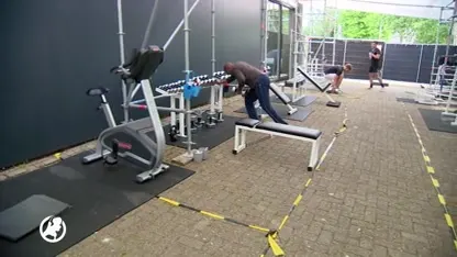 Sportscholen overhandigen petitie