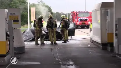 Vrouw rijdt met brandende auto naar tankstation langs A1