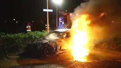 Weer autobrand in wijk Stadshagen in Zwolle