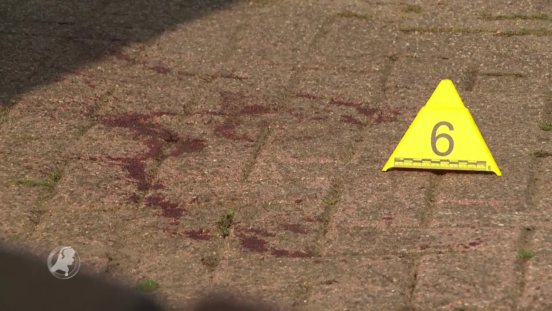 Na de fatale steekpartij ligt het bloed nog op straat in Eindhoven - HV
