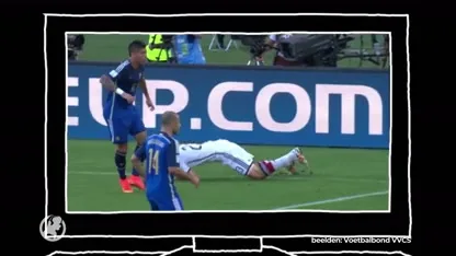 Voetbalbonden willen dat iedereen straks met helm op het veld staat