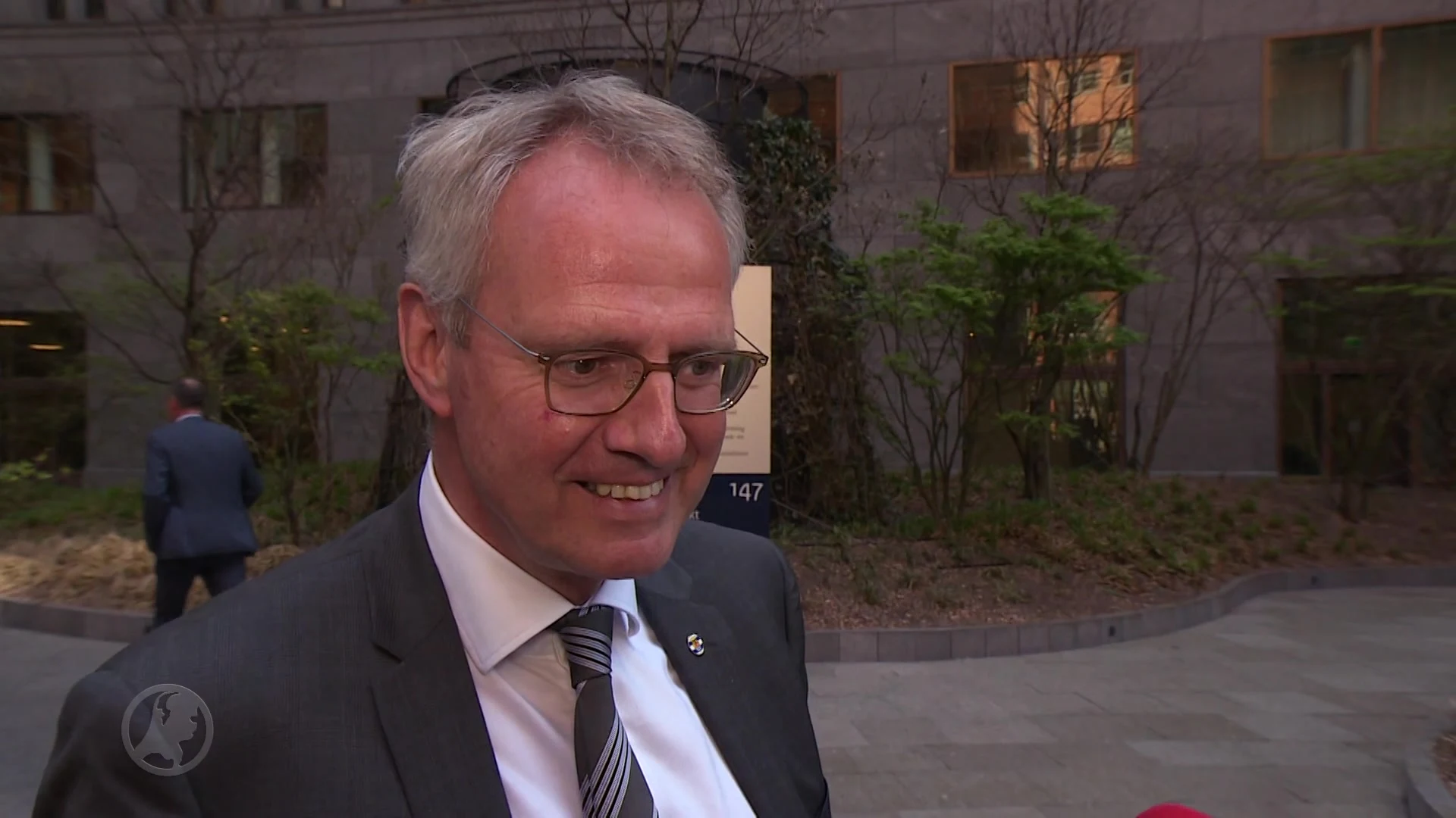 Ollongren: 'Werken op ministerie Den Haag is veilig'