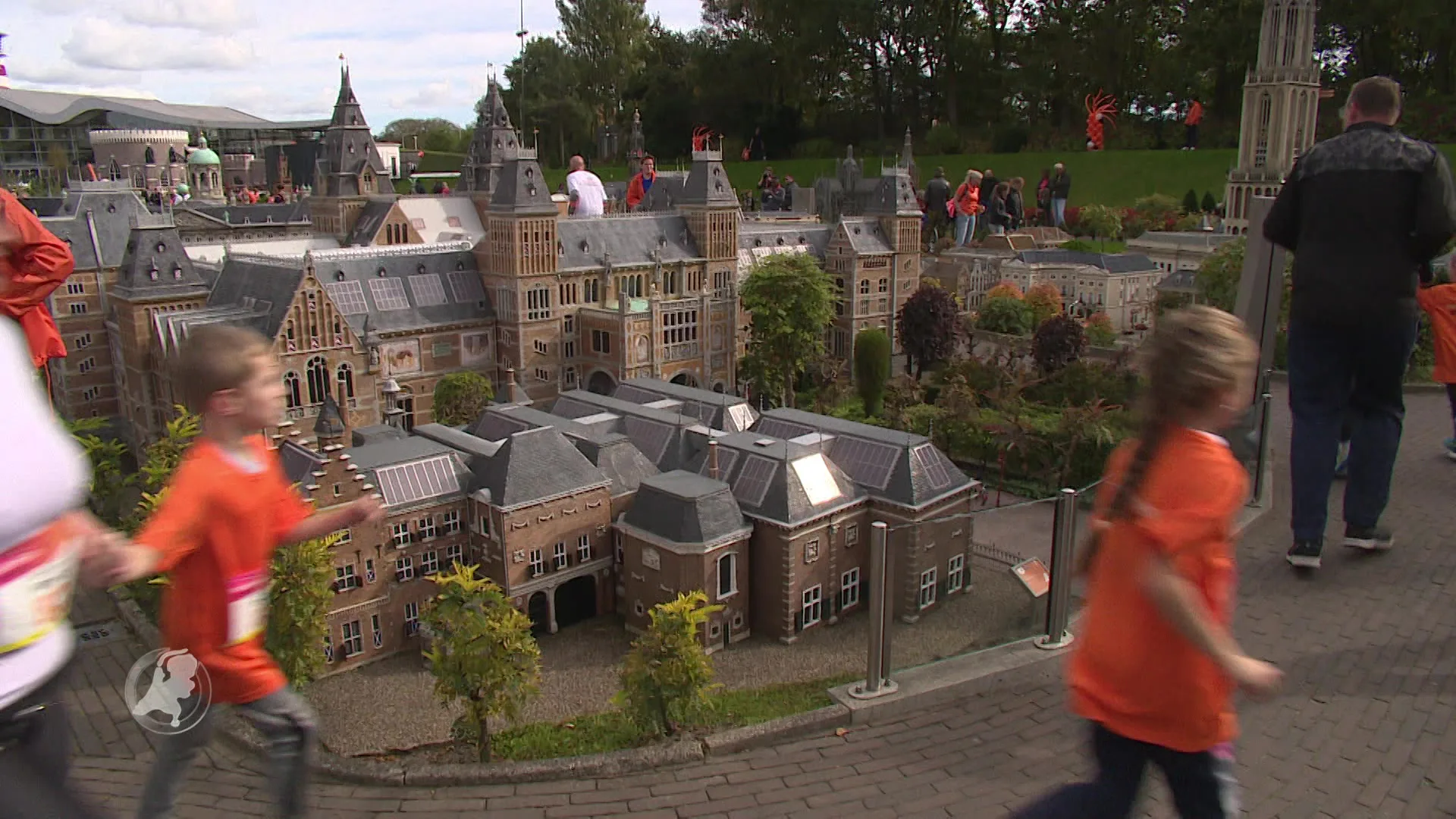 Eerste marathon Madurodam voor gehandicapte kinderen levert 51.868 euro op