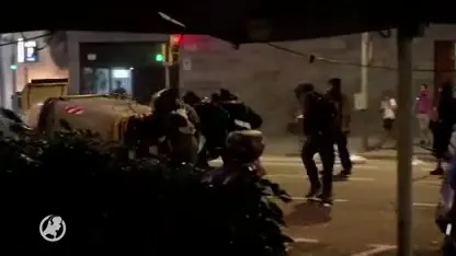 Elke dag rellen voor zijn deur in Barcelona, Nederlander Mitchell is het zat en vlucht