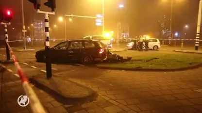 Automobilist rijdt in op groep vrouwen en vlucht