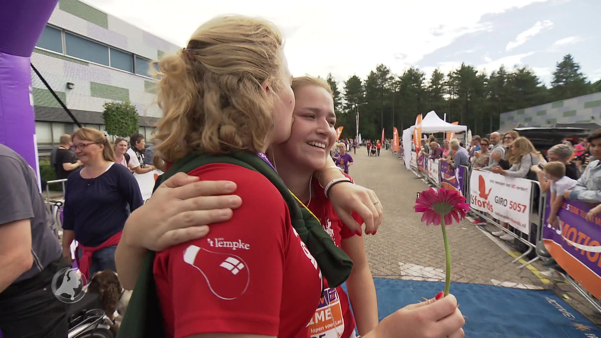 Hockeysters rennen voor teamgenoot met MS