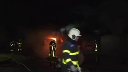 Grote brand verwoest garageboxen in Woudrichem