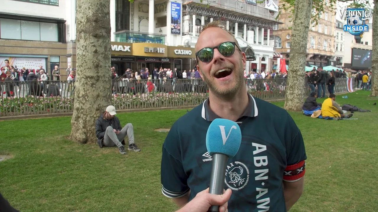 Ajax-fans in Londen: 'Vandaag een kaartje gekocht, dus failliet nu'