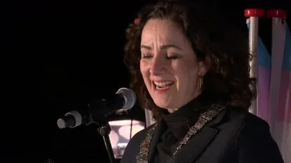 Honderden mensen bijeen voor 'Viering van de Liefde' in Amsterdam