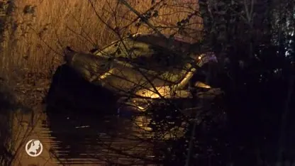 Bestuurder rijdt auto te water in Arnemuiden, neemt vervolgens de benen