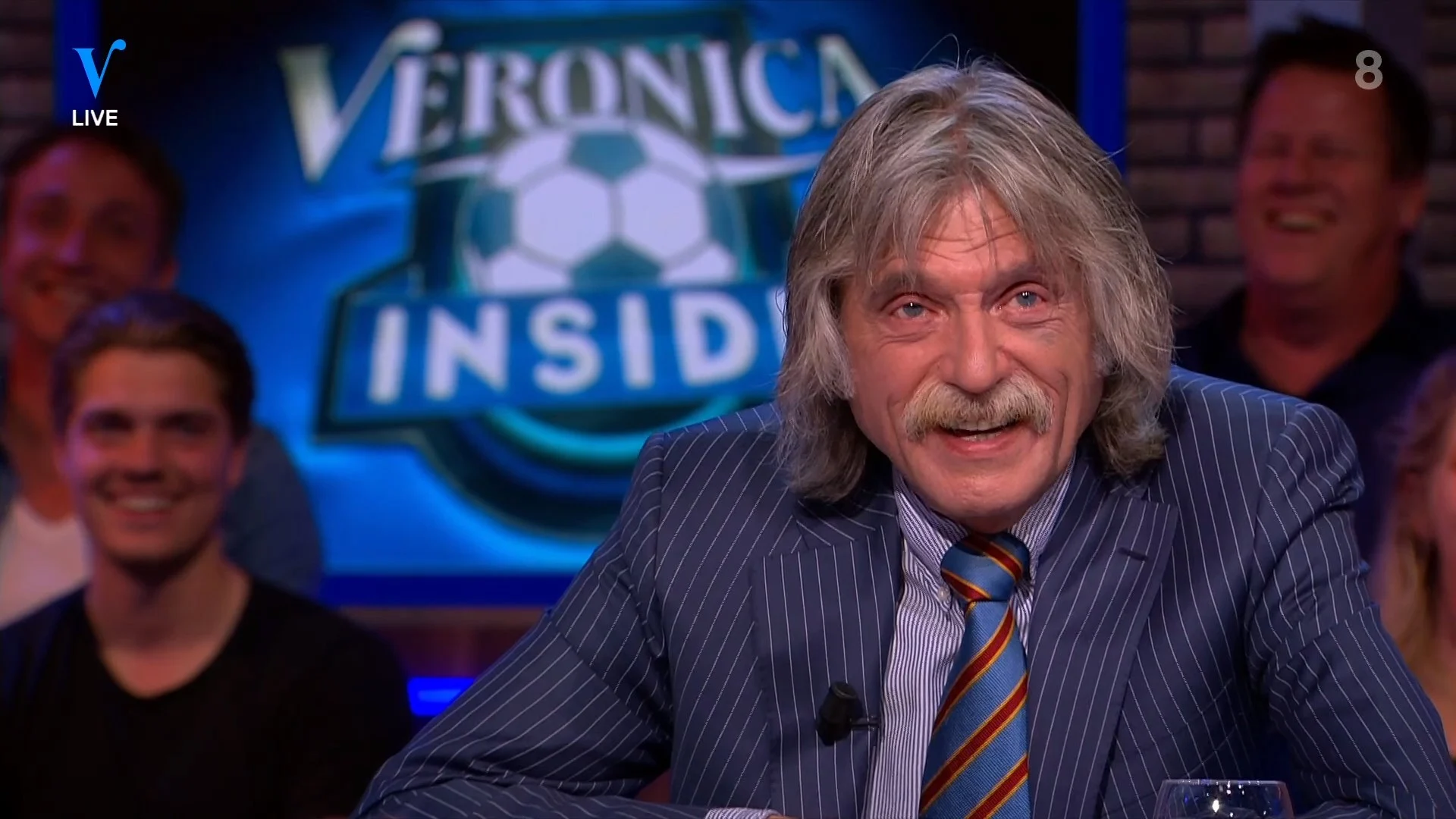 Johan gaat stuk om Adelaartje (Bavaria Zo. Moment)