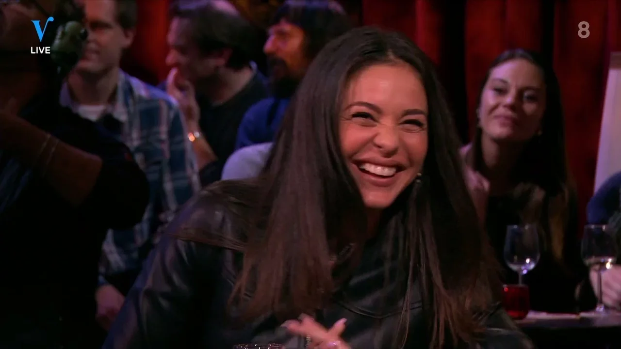 Fajah Lourens wilde graag de piemel van haar vader zien