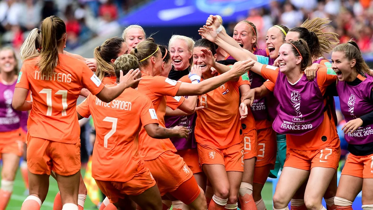 Huldiging voor Oranje Leeuwinnen? 'Niets is zo lullig als een half gevuld Museumplein'