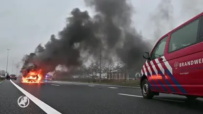 Auto in brand gevlogen na botsing op A58, slachtoffer lichtgewond