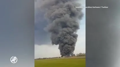 Enorme rookontwikkeling door brand kippenstallen Heythuysen