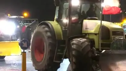 Boze boeren blokkeren distributiecentrum Jumbo, één aanhouding