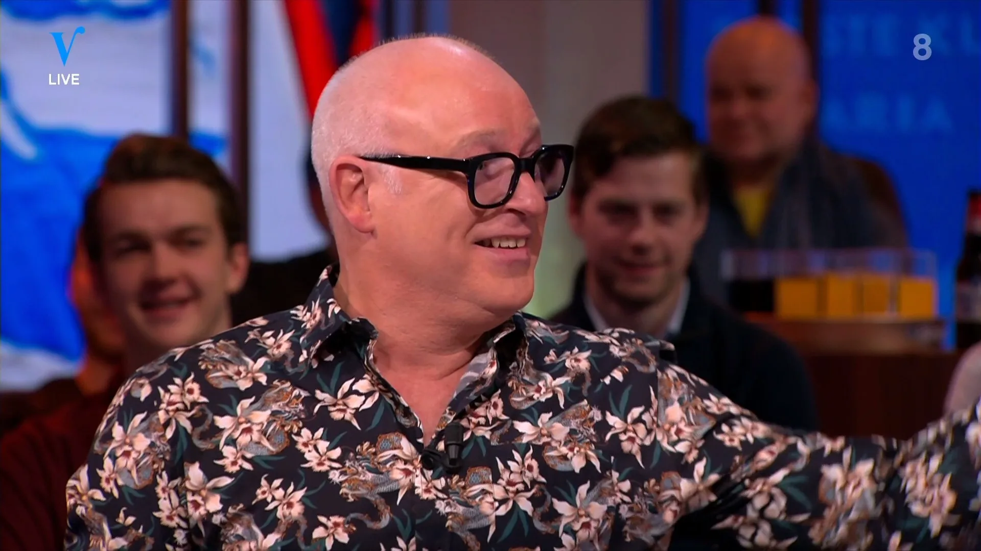 René lacht om Mitroglou: ‘Prima gozer voor een Grieks restaurant!’