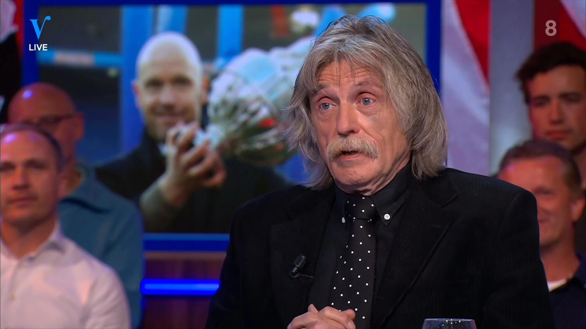 Johan kan niet glimlachen om Telegraaf-imitatie