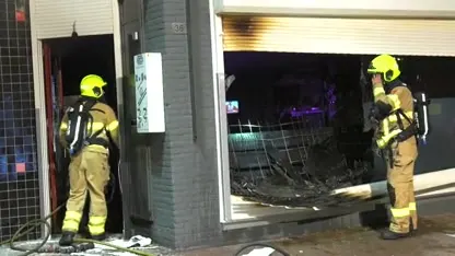 Veel rookontwikkeling en schade bij uitgebrande sigarenzaak in Arnhem