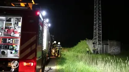 Brand in zendmast Standdaarbuiten