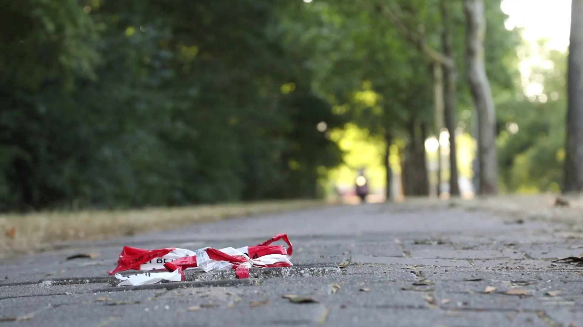 Scooterrijder over de kop door losliggende tegels