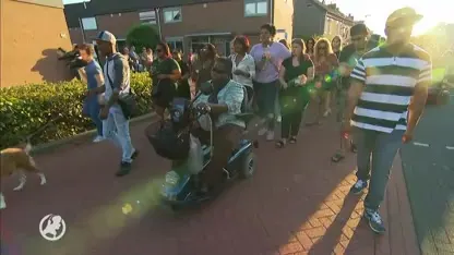 Vrienden en familie van vermoorde Reagan zingen haar toe voor verjaardag