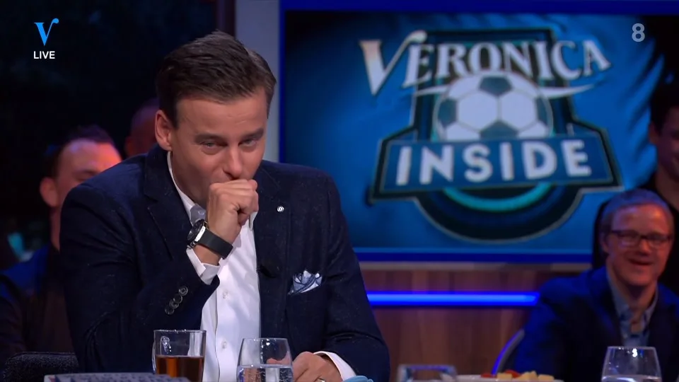 Wilfred verslikt zich: 'Heb je een tomaat ingeslikt?'