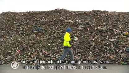 Nederlandse traditie: topdrukte bij glasbak door borrels bij feestdagen