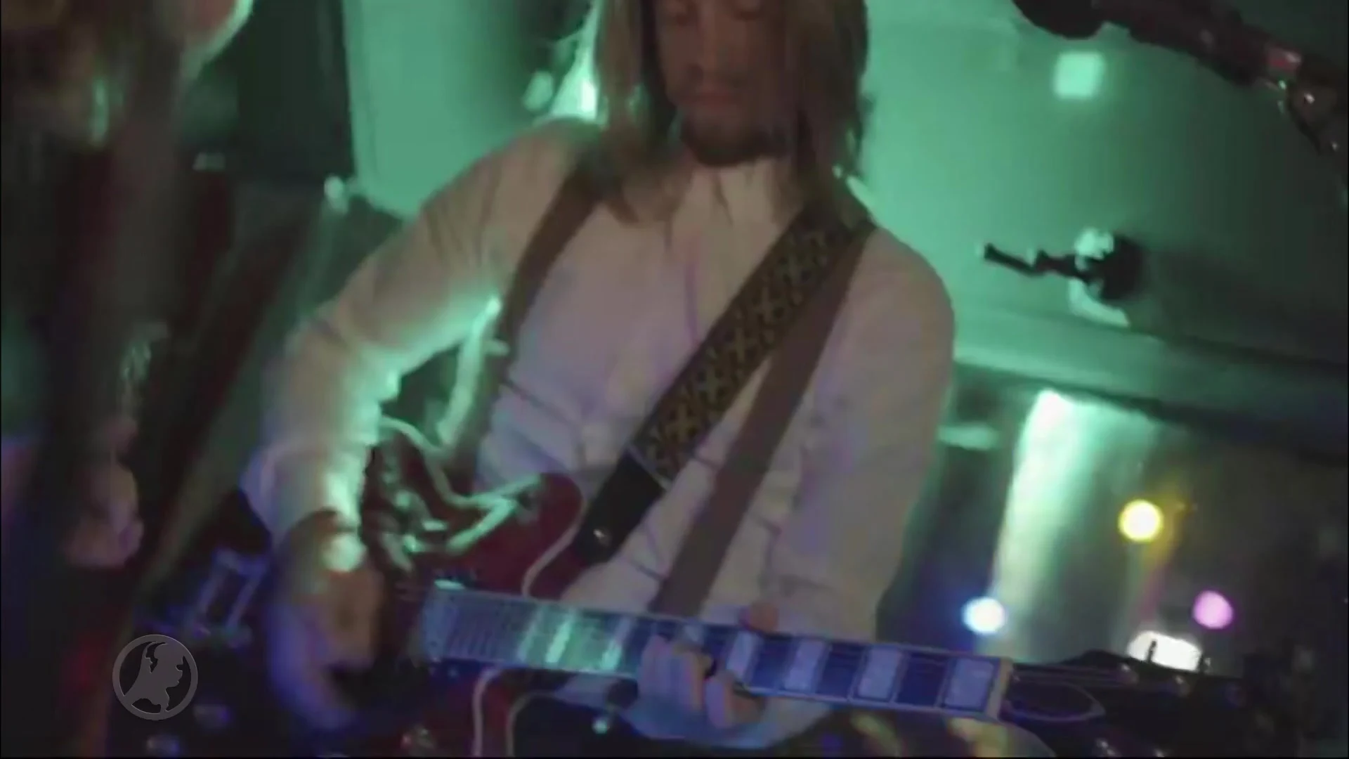 Tourbus Lijn 99 afgebrand, bandleden in zak en as