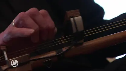 Van wieldop tot gitaar: Hans bouwt gitaren van oude spullen