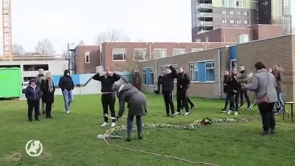 Dordtse scholieren brengen indrukwekkend eerbetoon aan zieke docente