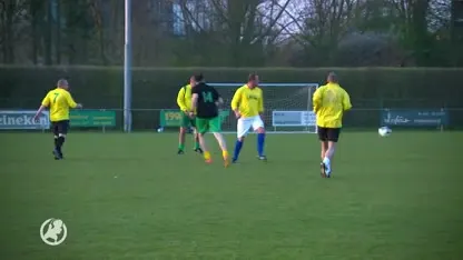 Oud-teamgenoten voetballen potje om vermoorde Reduan te herdenken