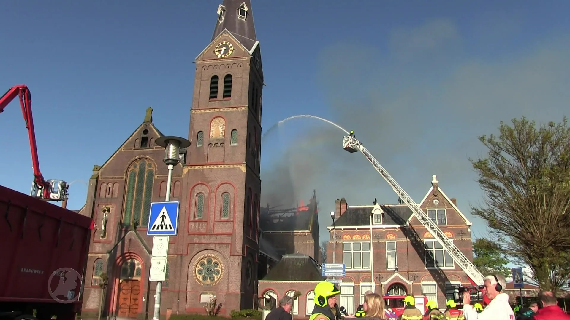 Zeer grote brand in Corneliuskerk in Limmen