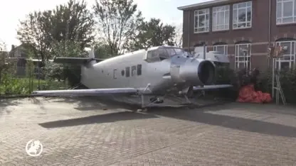 Russisch vliegtuig strijkt neer op oud schoolgebouw in Enschede