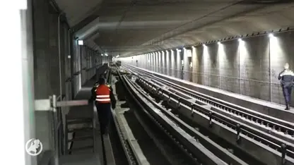 Zwartrijder denkt politie te slim af te zijn en duikt Rotterdamse metrotunnel in