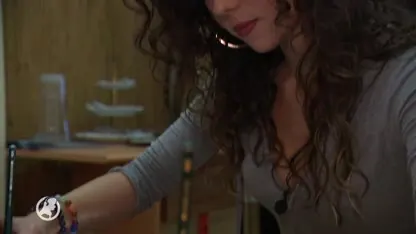 Tekenwonder kan tegelijkertijd met twee handen twee verschillende tekeningen maken