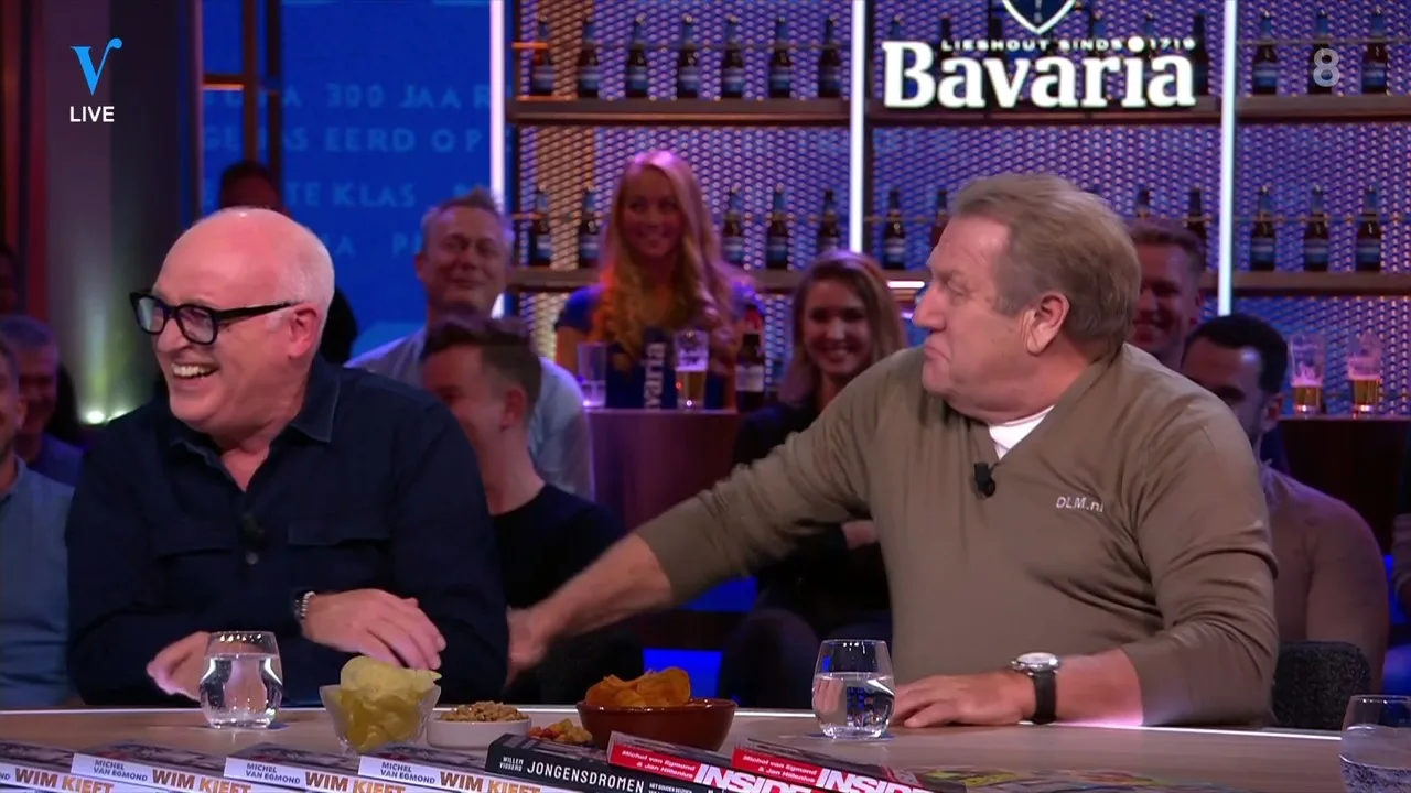 René moet lachen om getailleerd truitje van Jan