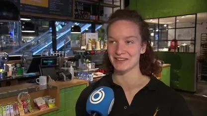 Verbaasde toeristen op uitgestorven Amsterdam Centraal