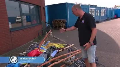 Man uit Eritrea met zelfgemaakt vlot bij IJmuiden uit zee gehaald