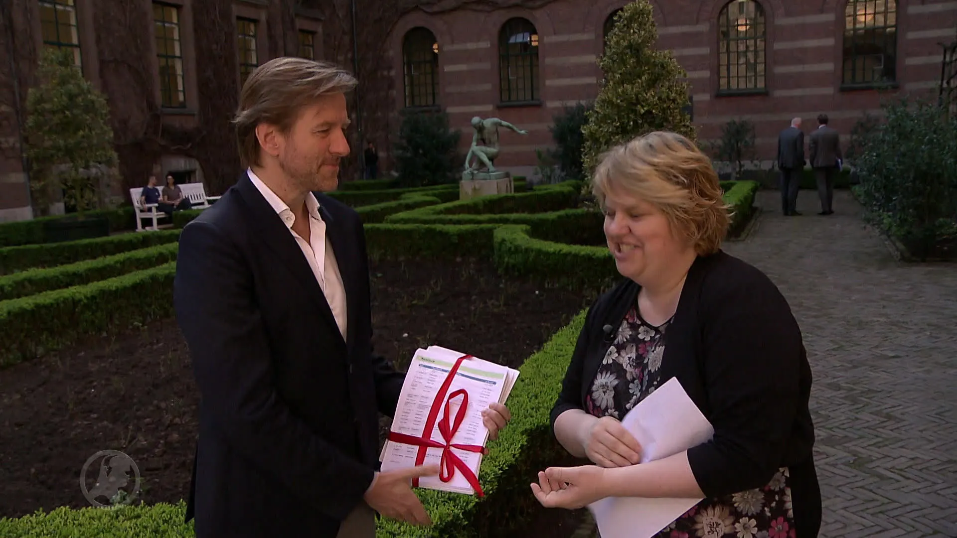 Bewoners 'rode zone' bieden petitie aan tegen komst psychiatrisch opvangcentrum