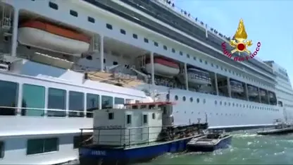 Meerdere gewonden nadat cruiseschip tegen toeristenboot en kade knalt in Venetië